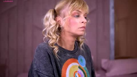 Snapshot of britneyhudson chatting on 12-21-25, 08:54 britneyhudson online show from 12-21-25, 08:54