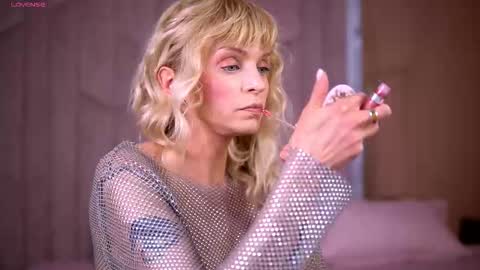 Snapshot of britneyhudson chatting on 12-22-25, 07:27 britneyhudson online show from 12-22-25, 07:27