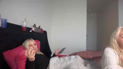 Snapshot of brookepatterson chatting on 11-16-25, 10:04 brookepatterson online show from 11-16-25, 10:04