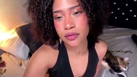 Snapshot of browngirl69 chatting on 10-01-25, 01:00 miss muller online show from 10-01-25, 01:00