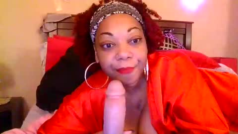 Snapshot of brownroundrenee chatting on 02-14-25, 10:49 brownroundrenee online show from 02-14-25, 10:49