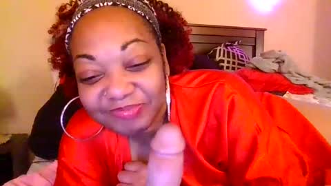 Snapshot of brownroundrenee chatting on 02-14-25, 05:25 brownroundrenee online show from 02-14-25, 05:25