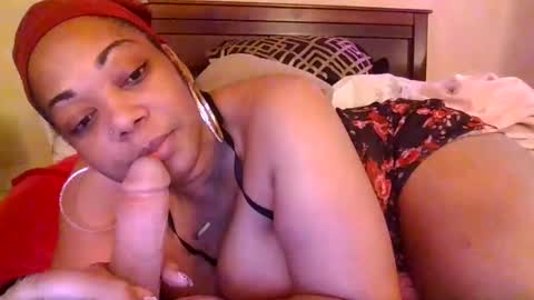 Snapshot of brownroundrenee chatting on 02-23-25, 05:50 brownroundrenee online show from 02-23-25, 05:50