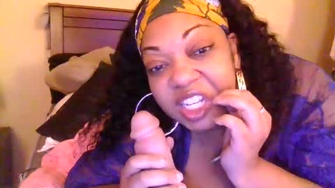 Snapshot of brownroundrenee chatting on 03-11-25, 09:56 brownroundrenee online show from 03-11-25, 09:56