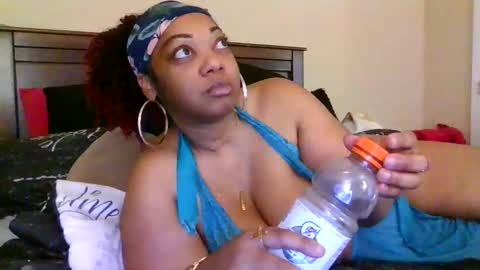 Snapshot of brownroundrenee chatting on 09-17-25, 09:44 brownroundrenee online show from 09-17-25, 09:44