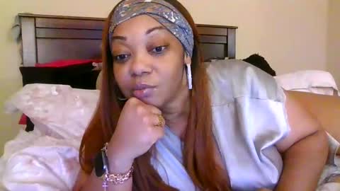 Snapshot of brownroundrenee chatting on 10-09-25, 10:13 brownroundrenee online show from 10-09-25, 10:13