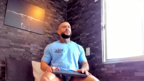 Snapshot of brucedallas chatting on 09-22-25, 01:35 brucedallas online show from 09-22-25, 01:35