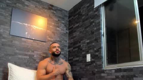 Snapshot of brucedallas chatting on 10-28-25, 01:09 brucedallas online show from 10-28-25, 01:09