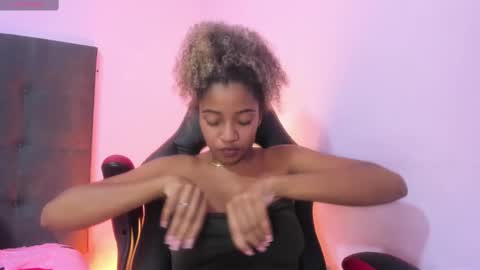 Lady  online show from 01-12-25, 05:33