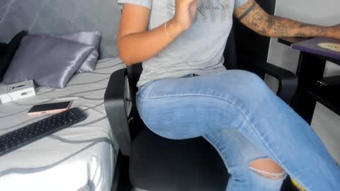 Snapshot of brunettesexyy0 chatting on 01-05-25, 07:17 brunette online show from 01-05-25, 07:17
