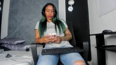 Snapshot of brunettesexyy0 chatting on 01-05-25, 10:19 brunette online show from 01-05-25, 10:19