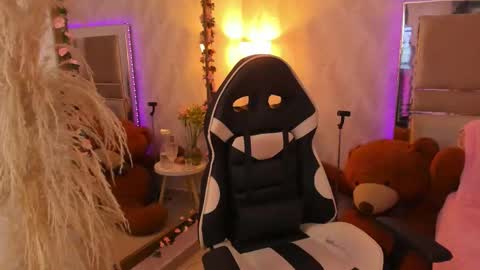 Brenda online show from 11-20-25, 01:39