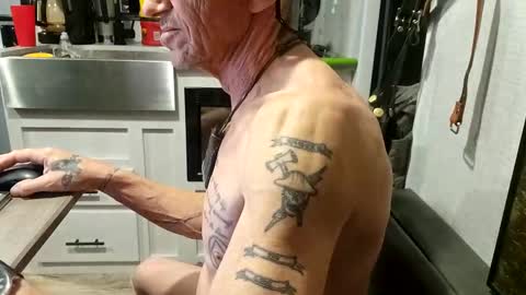 Steve... aka SkinnieDippin aka TimberTramp online show from 03-02-25, 07:43