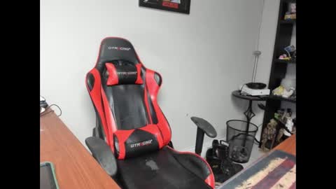 Snapshot of brutalmaster1983 chatting on 11-18-25, 06:56 BRUTALMASTER1983 online show from 11-18-25, 06:56