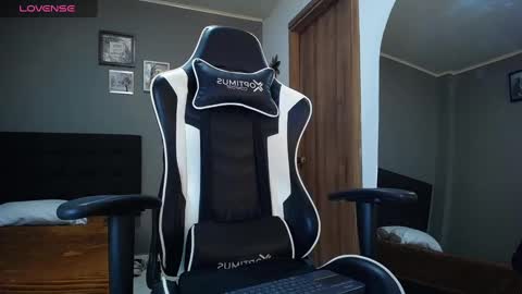 Snapshot of bryan_oficials chatting on 12-24-24, 06:44 bryan_oficials online show from 12-24-24, 06:44