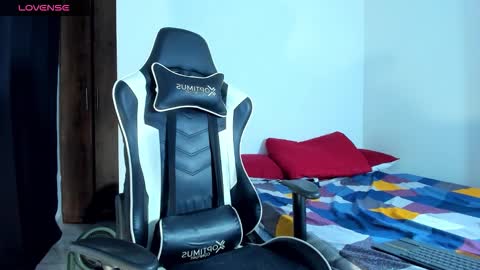 Snapshot of bryan_oficials chatting on 09-19-25, 05:20 bryan_oficials online show from 09-19-25, 05:20