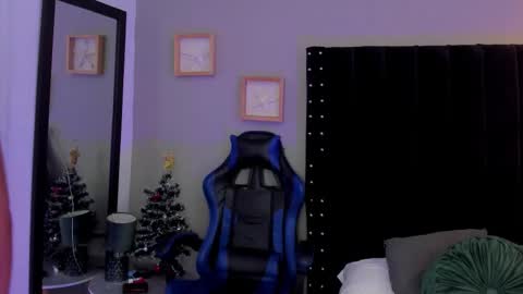 Snapshot of bryan_robayo5 chatting on 12-16-25, 11:48 Bryan online show from 12-16-25, 11:48