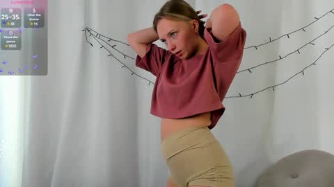 Snapshot of bubblebbb chatting on 01-22-25, 10:07 Sabrina  online show from 01-22-25, 10:07