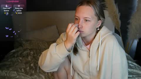 Snapshot of bubblebbb chatting on 10-12-25, 04:11 Sabrina  online show from 10-12-25, 04:11
