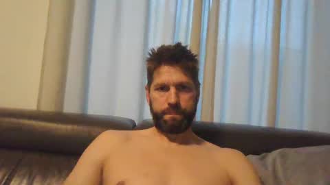 bubblebee1982 online show from 10-19-25, 04:18