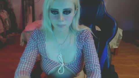 Isabella but call me isa  online show from 12-19-24, 01:50