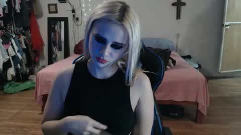 Isabella but call me isa  online show from 11-25-25, 04:45