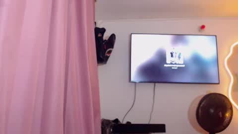 Valery Restrepo online show from 04-29-26, 01:43