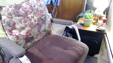 Snapshot of bucksalls chatting on 12-28-24, 05:03 Slim online show from 12-28-24, 05:03