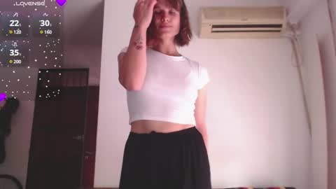Snapshot of buckwheat_queen chatting on 03-12-25, 06:33 Mira online show from 03-12-25, 06:33