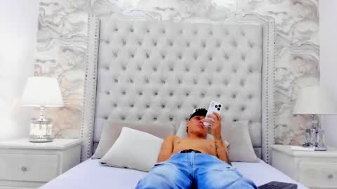 Buda y Cataleya online show from 10-07-25, 02:47