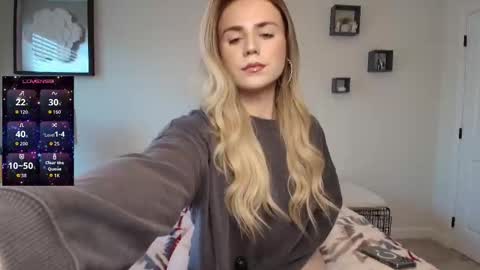 Snapshot of buitifulblonde chatting on 11-11-25, 09:04 buitifulblonde online show from 11-11-25, 09:04