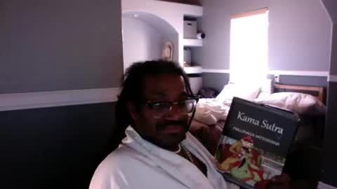 Bungalow Entertainment online show from 10-19-25, 07:58