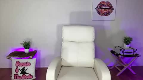 Snapshot of bunnieandthedude chatting on 10-28-25, 06:28 BUNNIE and THE DUDE TheLebowskis online show from 10-28-25, 06:28