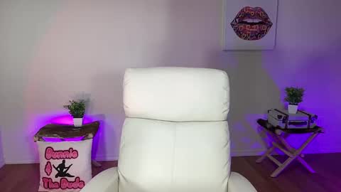 Snapshot of bunnieandthedude chatting on 11-15-25, 03:59 BUNNIE and THE DUDE TheLebowskis online show from 11-15-25, 03:59