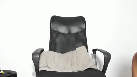 Snapshot of bunniies_ chatting on 12-14-25, 10:47 online show from 12-14-25, 10:47