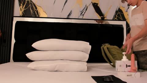 bunny online show from 12-19-25, 12:23