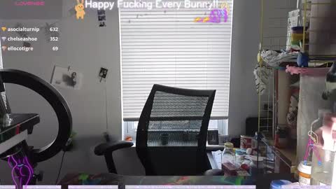 Snapshot of bunnycheekz chatting on 12-04-24, 06:06 Tokki bunny online show from 12-04-24, 06:06