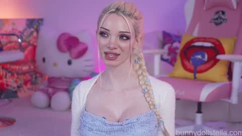 Stella online show from 10-26-25, 10:36