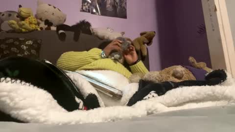 Snapshot of bunnyslittlecum chatting on 12-30-24, 07:15 Bunnygirl Onyx online show from 12-30-24, 07:15