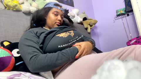 Snapshot of bunnyslittlecum chatting on 01-01-25, 01:58 Bunnygirl Onyx online show from 01-01-25, 01:58