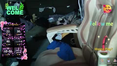 Snapshot of bunnyslittlecum chatting on 10-21-25, 12:22 Bunnygirl Onyx online show from 10-21-25, 12:22