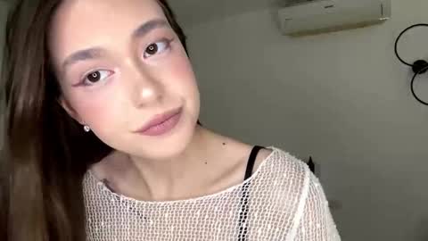 Snapshot of burmahimes chatting on 02-16-26, 07:04 Nica online show from 02-16-26, 07:04