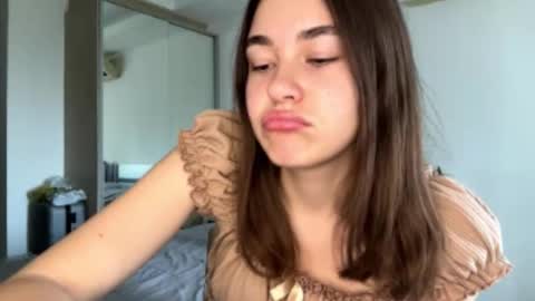 Snapshot of burmahimes chatting on 02-26-26, 05:39 Nica online show from 02-26-26, 05:39