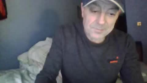 burnleyguy1977 online show from 04-05-26, 01:36