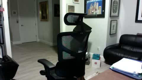 Snapshot of bustinout99 chatting on 02-27-25, 01:48 afternoon wood online show from 02-27-25, 01:48