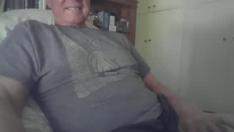 Snapshot of butterband chatting on 10-03-25, 08:28 butterband online show from 10-03-25, 08:28