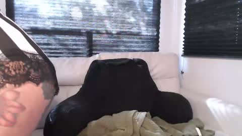 Snapshot of butterflybootyy chatting on 09-24-25, 02:53 butterfly booty online show from 09-24-25, 02:53