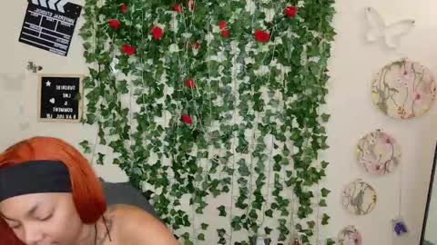 butterfly booty online show from 11-24-25, 01:33