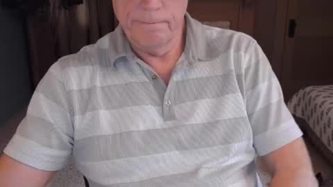 Snapshot of buttnakedfun954737 chatting on 12-20-24, 06:13 Miles online show from 12-20-24, 06:13