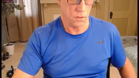 Snapshot of buttnakedfun954737 chatting on 11-11-25, 07:36 Miles online show from 11-11-25, 07:36